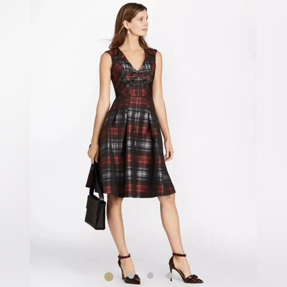 NWOT Brooks Brothers Tartan Jacquard Red and Black Pleated Dress Size 8 - Picture 1 of 9